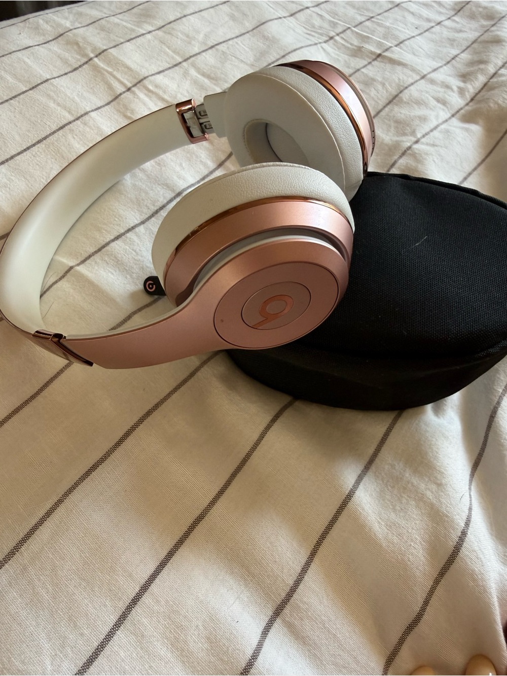 Beats Solo3 Over-Ear Wireless Headphones - Rose Gold w/ Case